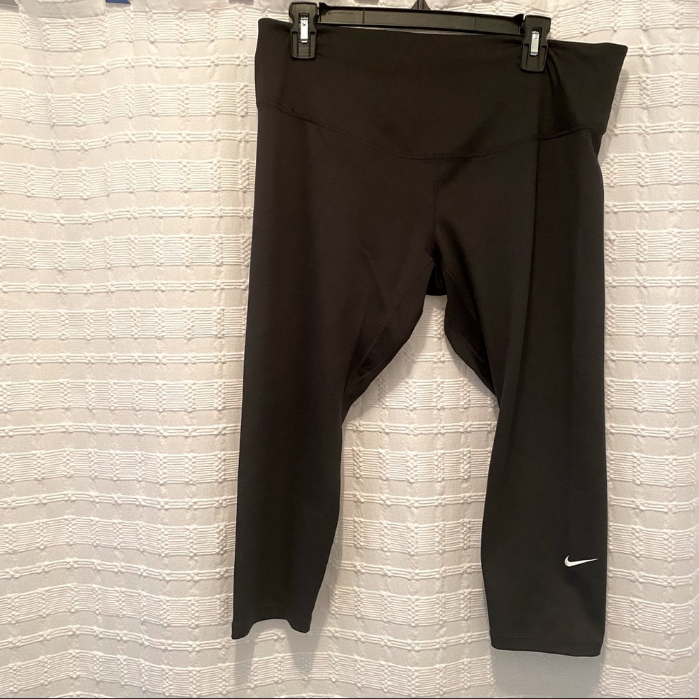 XL Nike Dri-Fit Cropped Leggings
